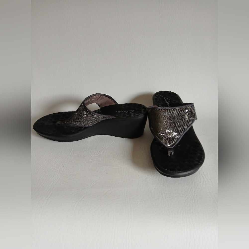 Clarks Women's Dark Gray Sequin Thong Sandals Sz8.5M